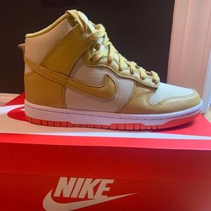 Nike Dunk Wheat Gold
